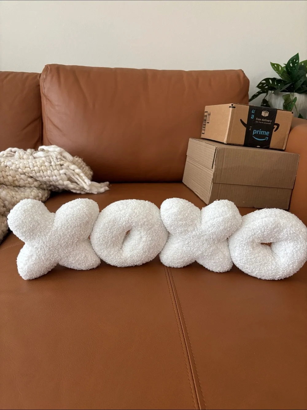 Bouncle 'XOXO' Decorative Pillow